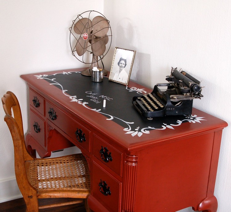 relooker-meuble-ancien-rouge-commode