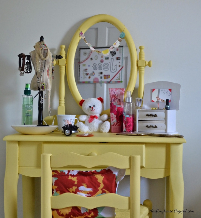 relooker-meuble-coiffeuse-chambre-fille-peinture-jaune