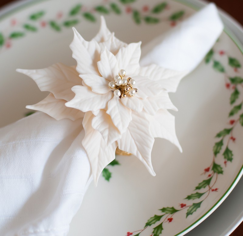 rond-serviette-noel-fleur-poinsettia-blanche-perles rond de serviette