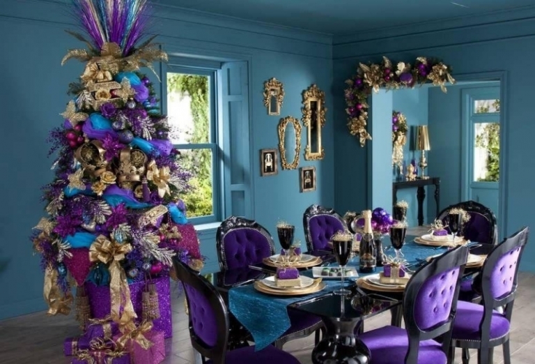 salle à manger baroque bois-laqué-noir-chaises-tapissées-velours-violet