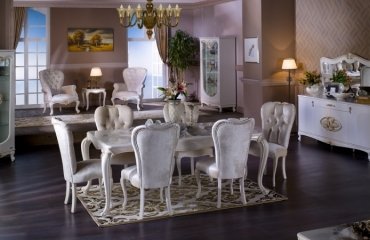 salle-manger-baroque-chaises-capitonnées-cuir-blanc-mobilier-assorti