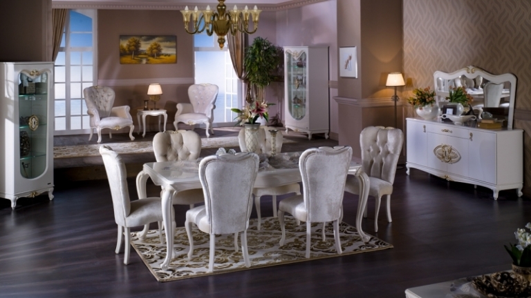 salle-manger-baroque-chaises-capitonnées-cuir-blanc-mobilier-assorti