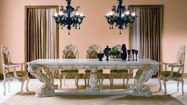 salle à manger baroque mobilier-bois-blanc-lustres-design-bleu