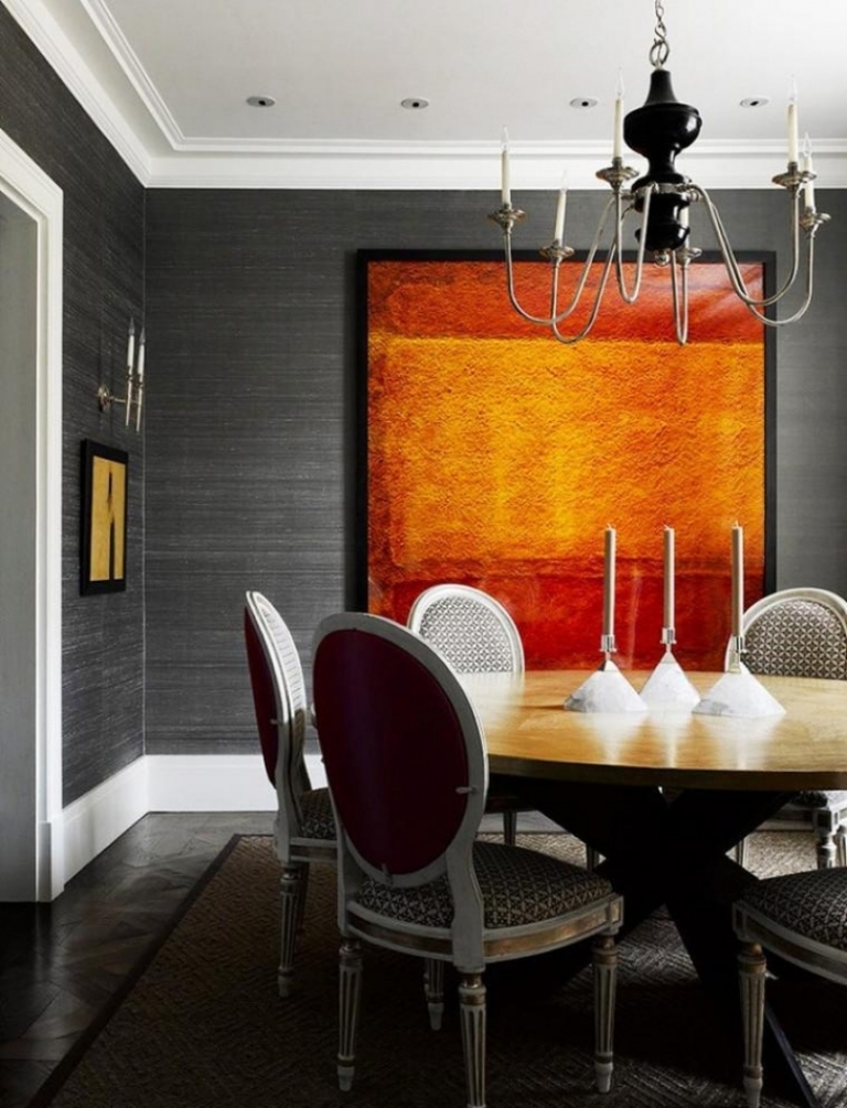 salle-manger-baroque-table-ovale-bois-massif-chaises-médaillon-tableau-abstrait