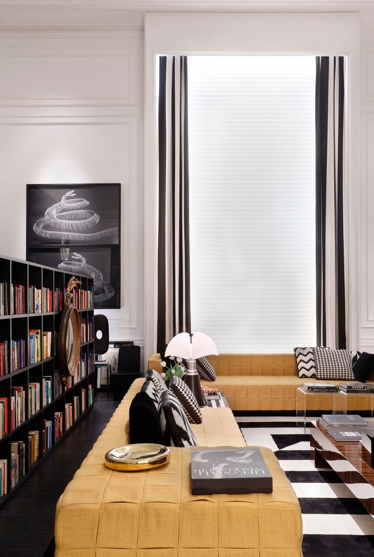 salon-noir-blanc canapé-angle ocre bibliothèque livres