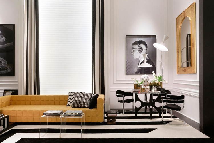salon noir et blanc canapé droit ocre tables acryliques tableaux