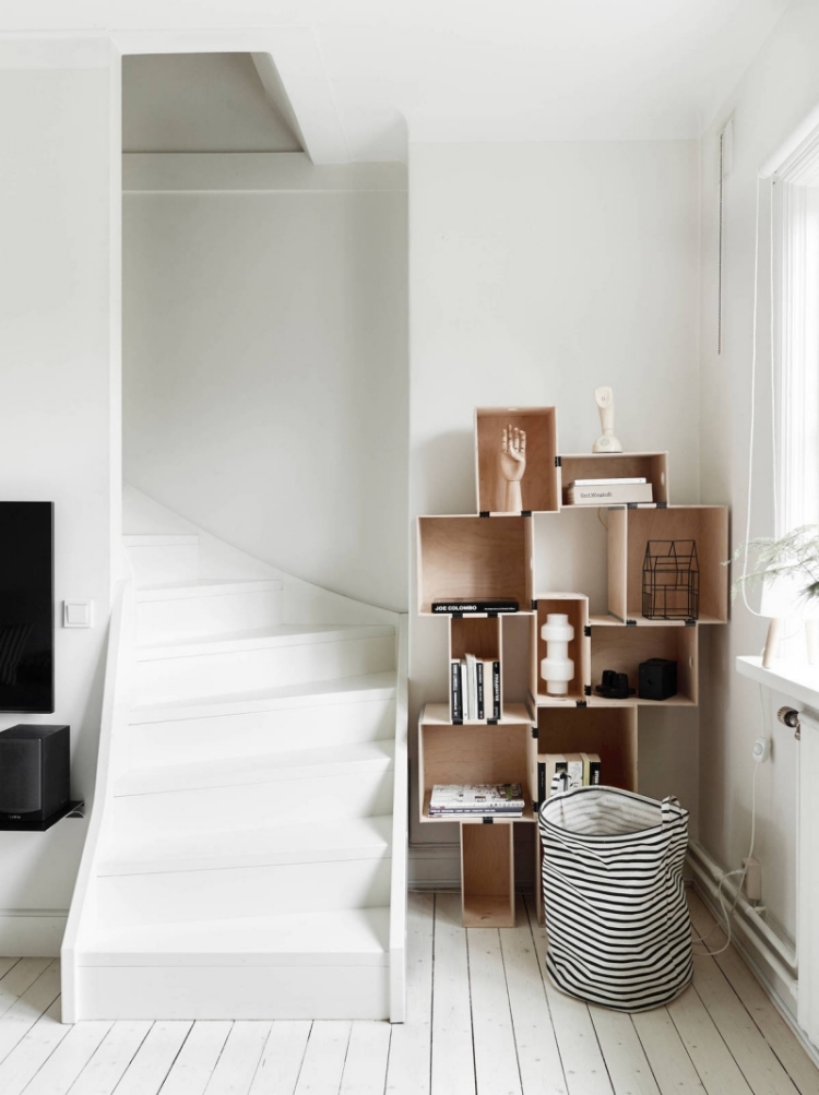 salon-scandinave-escalier-demi-tournant-blanc-meuble-rangement-bois-clair
