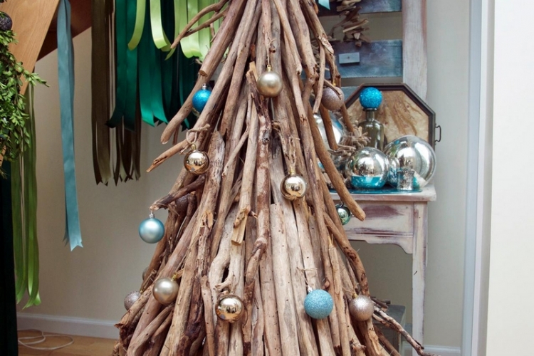 Sapin en bois flotté à faire soi-même : 50 sapins de Noël en bois