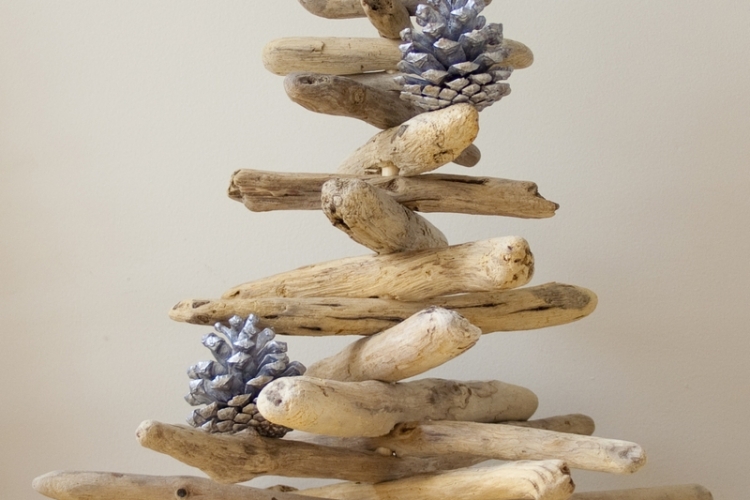 Sapin en bois flotté à faire soi-même : 50 sapins de Noël en bois