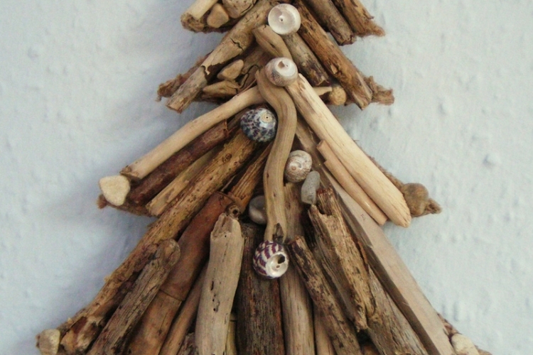 Sapin en bois flotté à faire soi-même : 50 sapins de Noël en bois