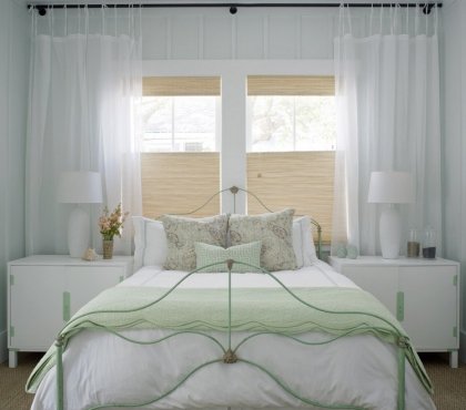 store-bambou-romain-clair-chambre-coucher-literie-blanc-vert