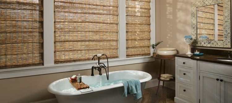 store-bambou-romain-salle-bains-meuble-sous-vasque-blanc store en bambou
