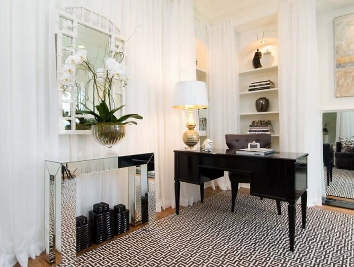 style Art déco bureau-tapis-noir-blanc-fausse-cheminee-decorative-metal