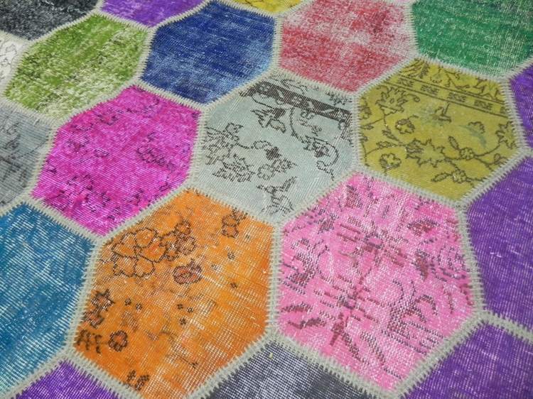 tapis-patchwork-vintage-effet-vieilli-segment-hexagonaux-nid-abeille