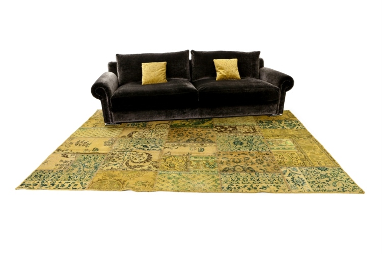 tapis-patchwork-vintage-jaune-vert-motifs-canapé-coussins
