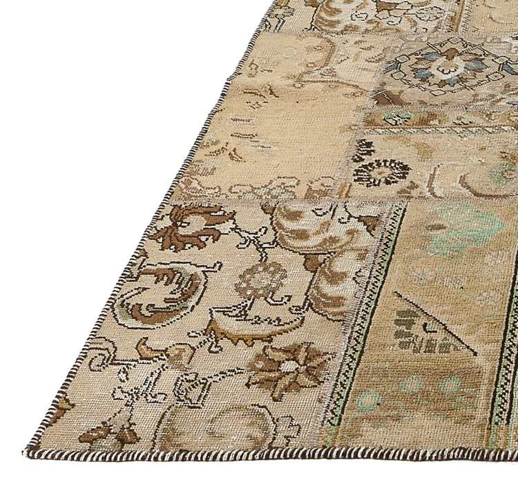 tapis-patchwork-vintage-motifs-exotiques-fond-beige-Ebru