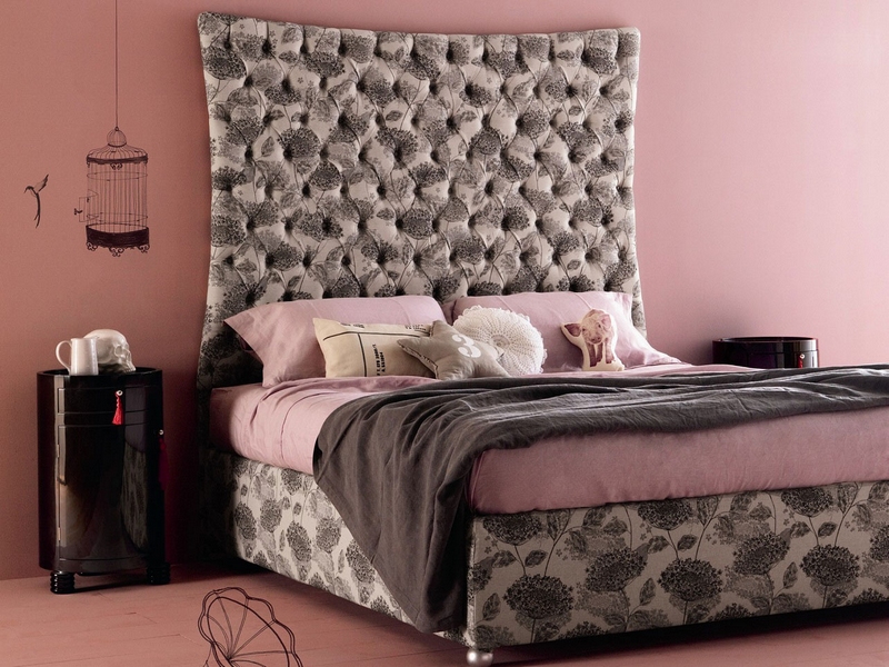 tête de lit design tapissée-capitonnée-motifs-floraux