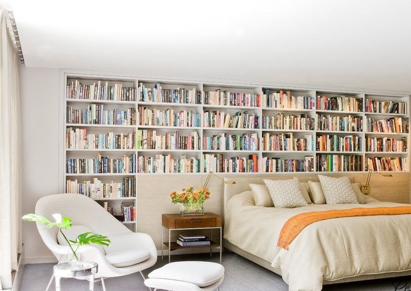 tête-lit-avec-espace-rangement-énorme-bibliothèque-livres