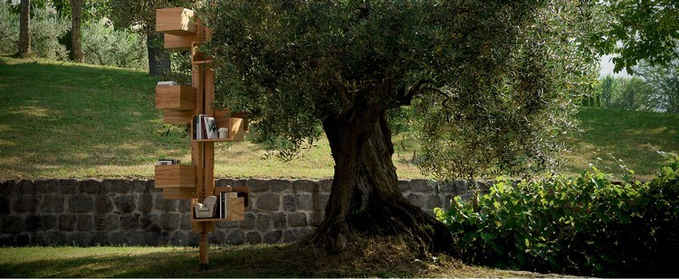bibliothèque design -noyer-albero-etageres-ouvertes-structure-ressemble-arbre