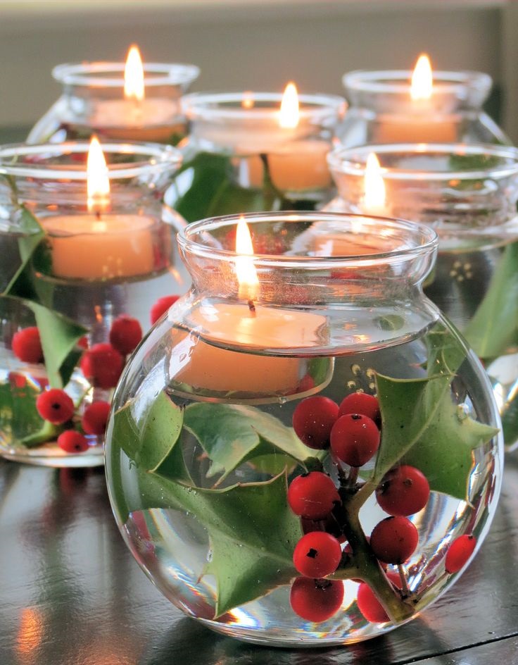 bougies décoratives flottantes-houx-baies-rouges-déco-Noel