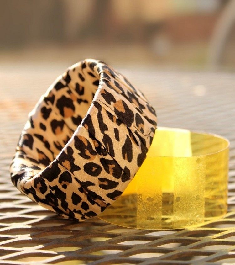 bouteille en plastique bracelet-anneau-plastique-tissu-leopard