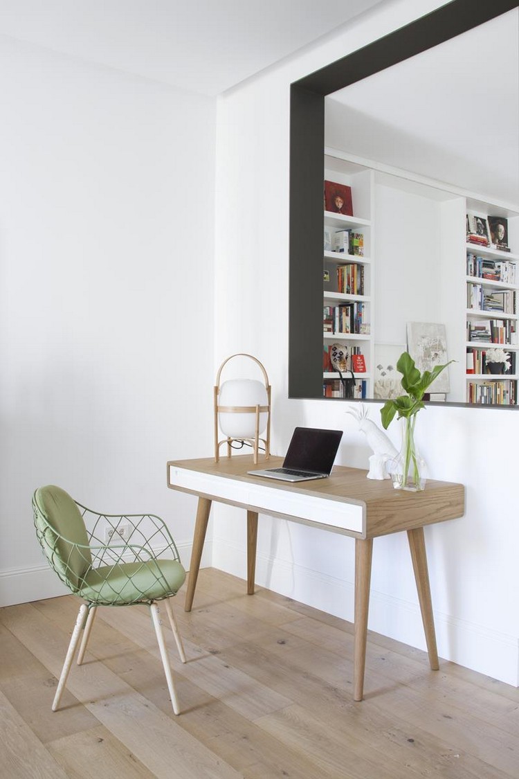 bureau scandinave -meuble-bureau-bois-clair-tiroir-blanc-chaise-vert-pastel