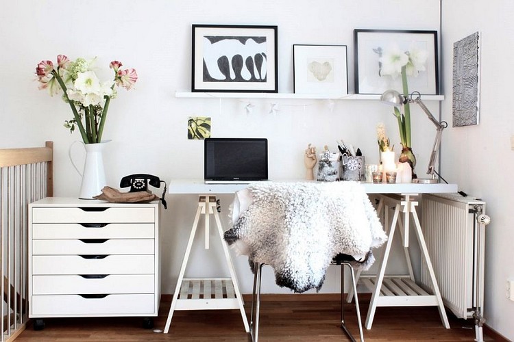 bureau scandinave -table-blanche-rangements-meuble-tiroirs-deco-florale