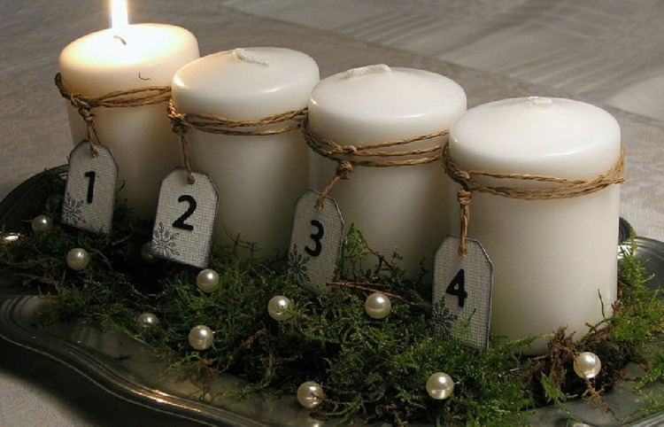 centre de table Avent-bougies-blanches-mousse-vegetale