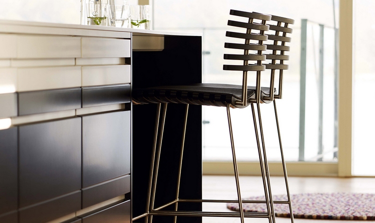 chaises-bar-design-moderne-dossier-piètement-métallique