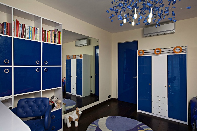 chambre-enfant-bleu-lit-dressing-bleu-peinture-lustre-design