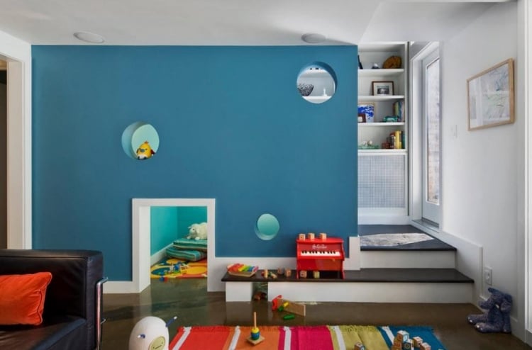 chambre-enfant-bleu-peinture-murale-canapé-cuir-tapis