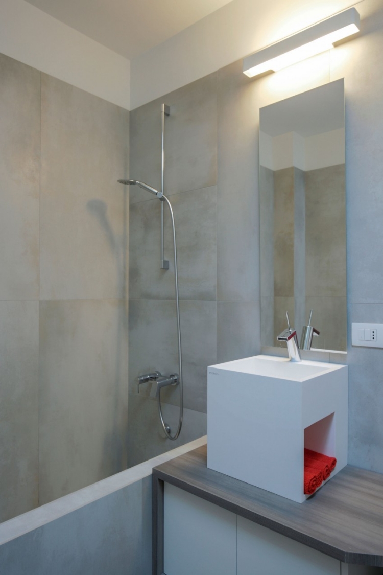 cloison-coulissante-carrelage-mural-gris-salle-bains