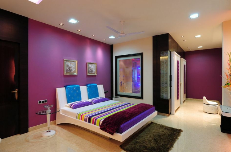 couleur-chambre-murs-violet-literie-assortie-parquet-massif