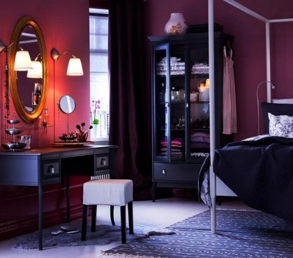 couleur-pour-chambre-chaleureuse-foncée-rouge-pourpre-murs