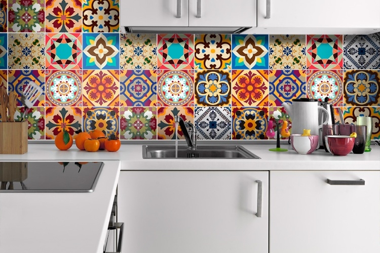 crédence-cuisine-carreaux-ciment-multicolore-mobilier-blanc