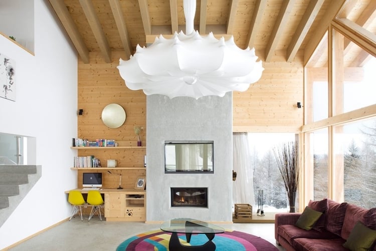 design-scandinave-canapé-droit-velours-tapis-multicolore-cheminée-encastrée