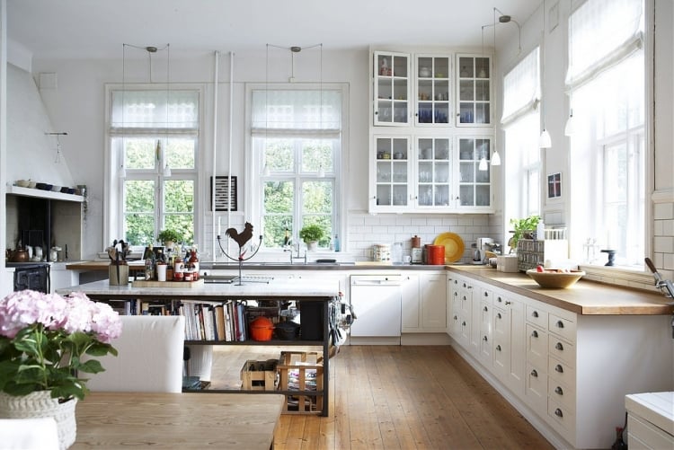 design-scandinave-cuisine-blanc-table-bois-parquet-massif