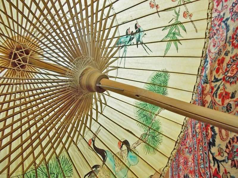 déco-japonaise-parasol-japonais-papier-multicolore