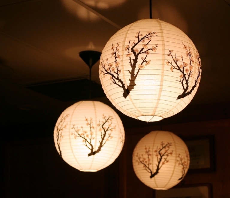 déco japonaise suspensions-papier-motifs-arbres