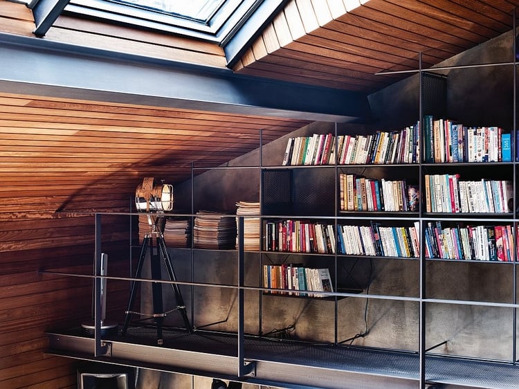 déco-style-industriel-loft-célibataire-bibliothèque-livres-métallique