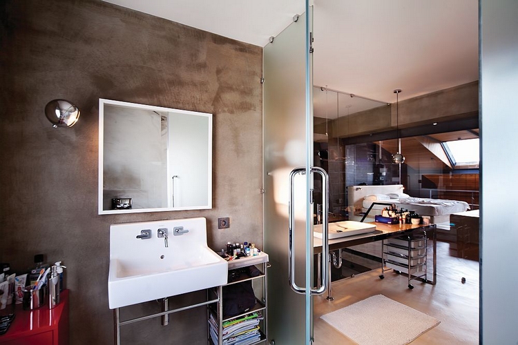 déco style industriel salle-bains-loft-célibataire-lavabo-sur-pieds