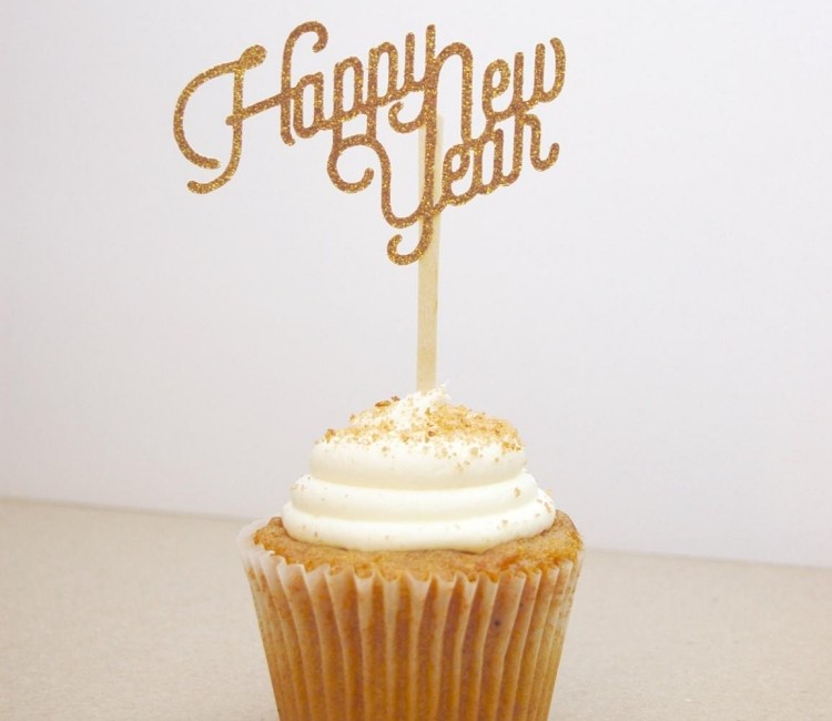 décoration cupcake –nouvel-an-glacage-blanc-lettres-joyeux-nouvel-an