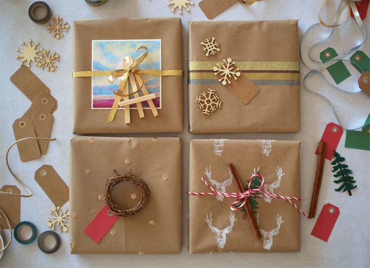 emballage-cadeau-noel-original-papier-brun-petits-objets-décoratifs