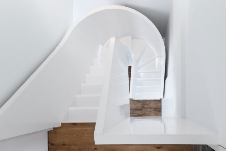Escalier demi tournant dans un appartement moderne ! Décor Escalier Beton