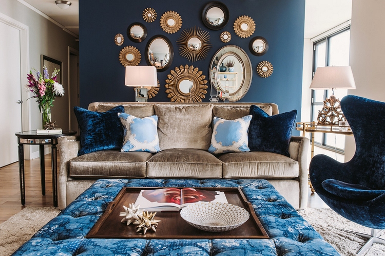fauteuil-Oeuf Jacobsen-velours-bleu-décoration-murale-miroirs-vintage-soleil
