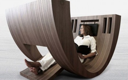 fauteuil de lecture design-bois-massif-marron-foncé