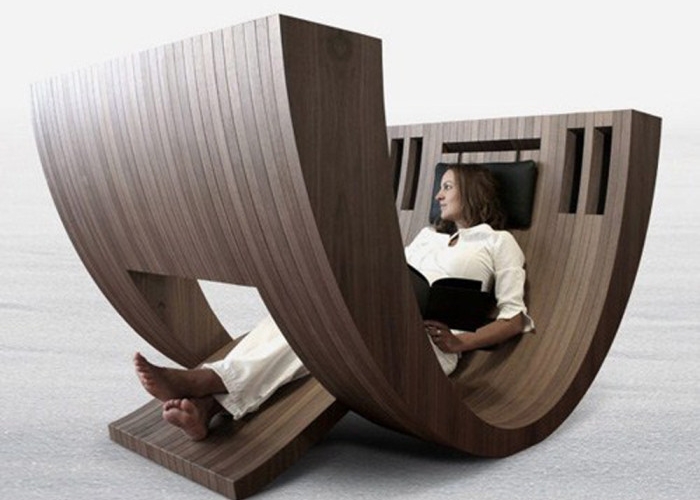 fauteuil de lecture design-bois-massif-marron-foncé