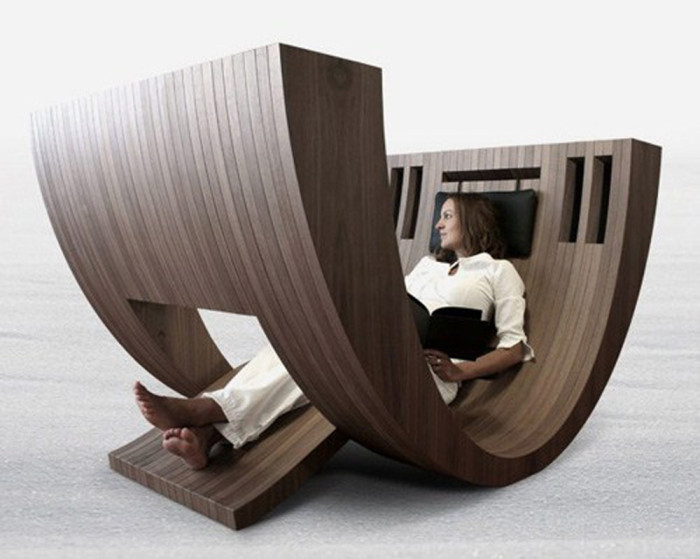 fauteuil de lecture design-bois-massif-marron-foncé