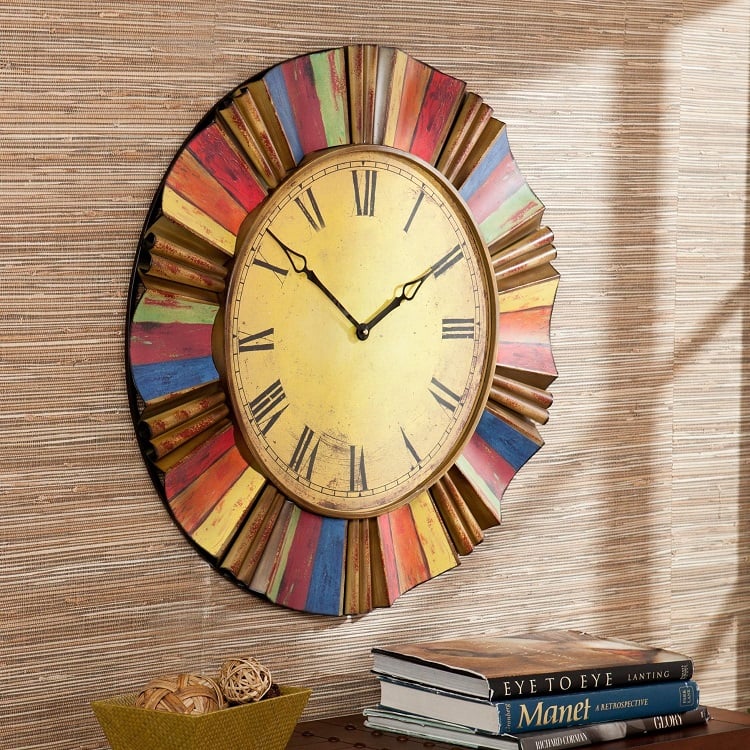 horloge-géante-murale-métal-patiné-teinté-couleurs-variées
