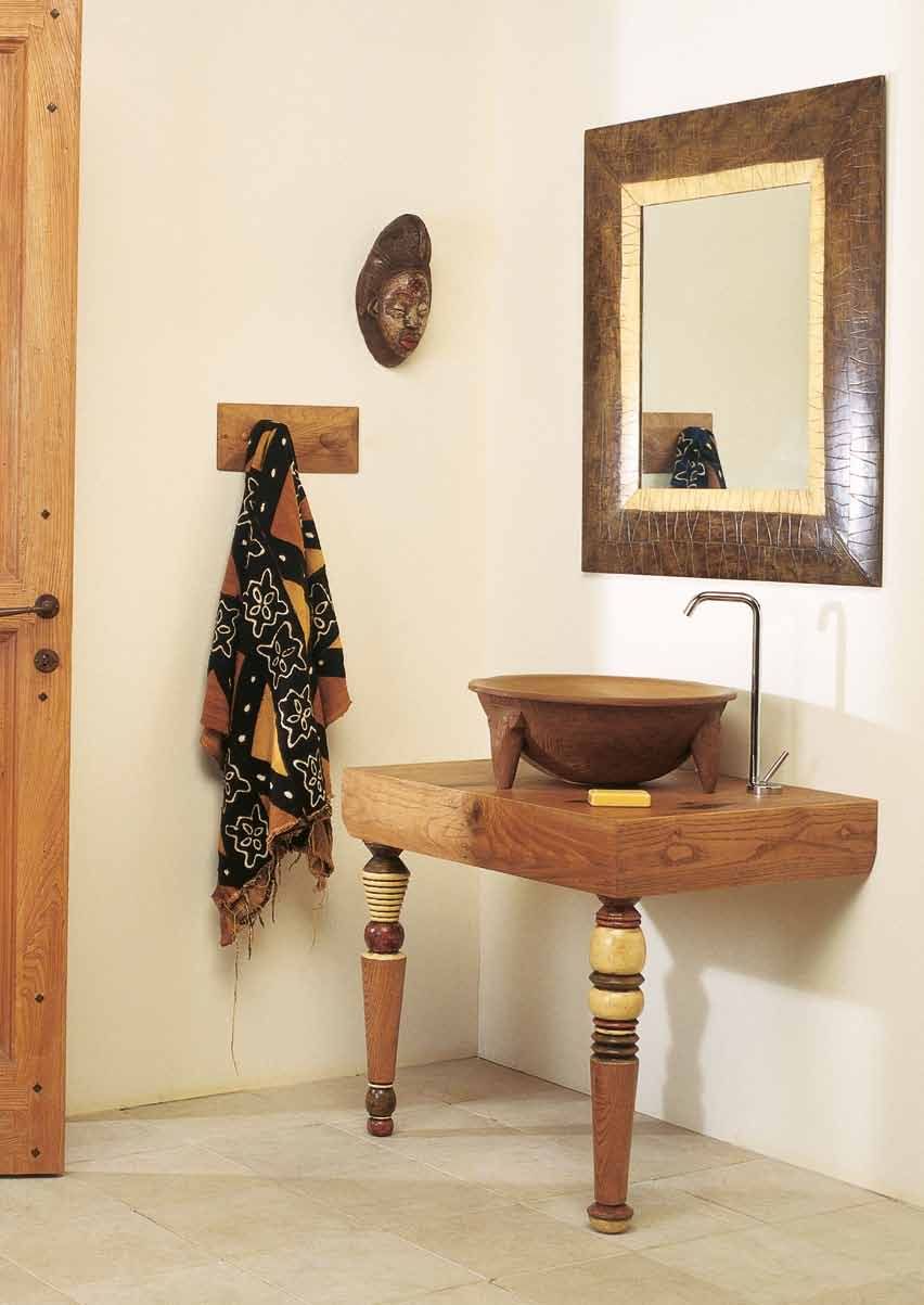 meuble-vasque-salle-bain-bois-massif-pieds-originaux-ornés-motifs-miroir-rectangulaire